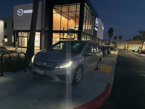 Used 2019 Honda Odyssey EX image 2