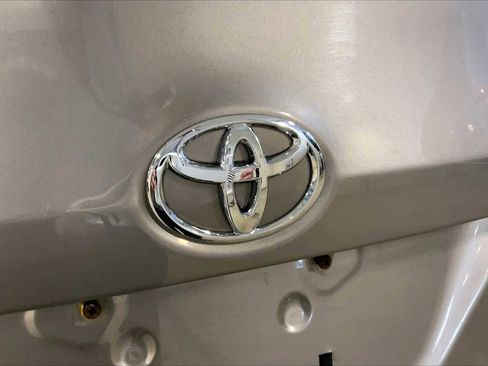 Used 2015 Toyota Corolla LE image 31