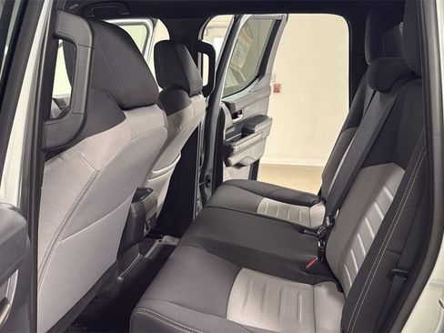 Used 2025 Toyota Tacoma TRD Sport image 15