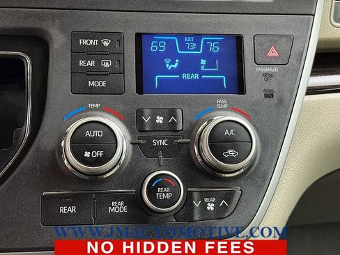 Used 2020 Toyota Sienna XLE FWD image 38