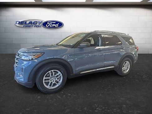 Used 2025 Ford Explorer Active AWD/4WD image 2