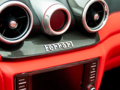 Used 2016 Ferrari California T RWD image 22