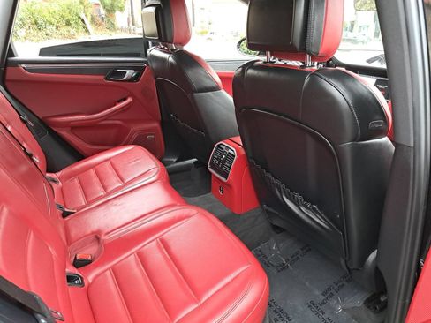 Used 2021 Porsche Macan GTS AWD/4WD image 11