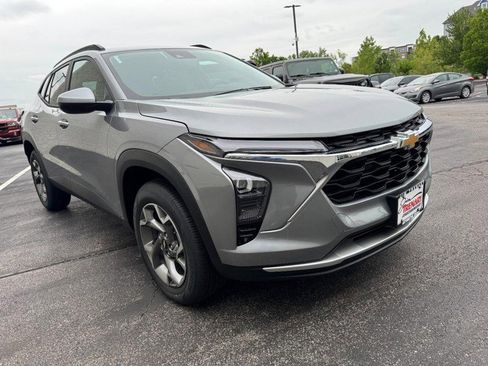 New 2026 Chevrolet Trax LT w/ LT Convenience Package FWD image 26