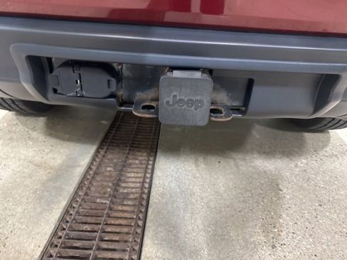 Used 2017 Jeep Grand Cherokee Laredo w/ Quick Order Package 23E image 12