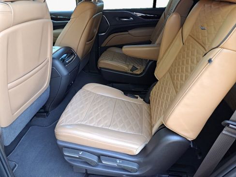 Used 2022 Cadillac Escalade Premium Luxury image 11
