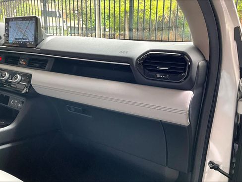 Used 2025 Honda Pilot Touring image 18