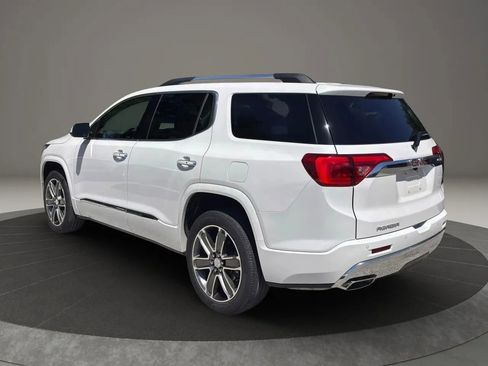 Used 2017 GMC Acadia Denali w/ Technology Package FWD image 3