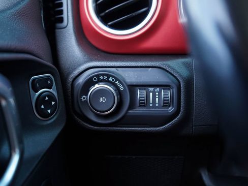 Used 2019 Jeep Wrangler Unlimited Rubicon AWD/4WD image 30