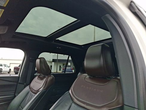 Used 2020 Ford Explorer Platinum w/ Premium Technology Package AWD/4WD image 14
