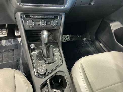 Used 2021 Volkswagen Tiguan SE R-Line image 16