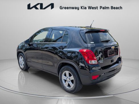 Used 2022 Chevrolet Trax LS w/ Tint and Cruise Package image 5