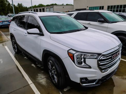 Used 2023 GMC Terrain SLT FWD image 2