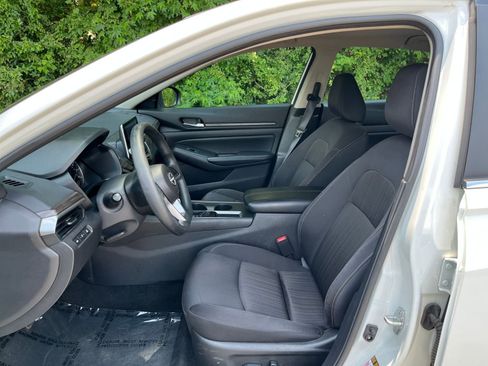 Used 2025 Nissan Altima 2.5 SV FWD image 27