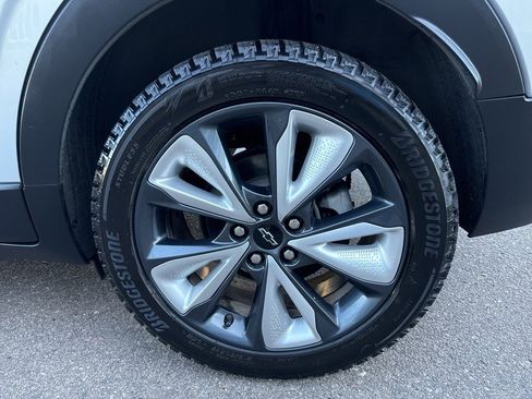 Used 2022 Chevrolet Bolt EUV LT w/ Convenience Package image 8