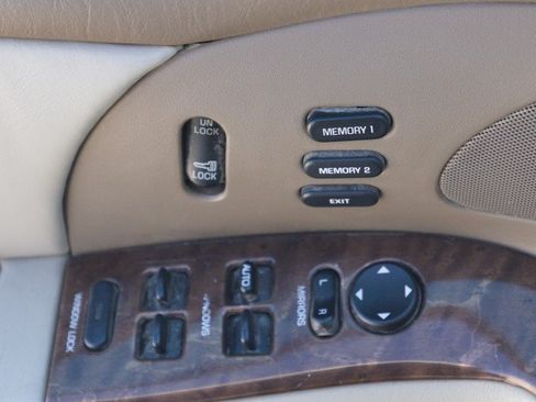 Used 2004 Buick Park Avenue FWD image 11