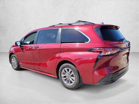 Used 2021 Toyota Sienna XLE FWD image 7