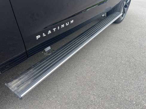 Used 2019 Ford Expedition Platinum image 9