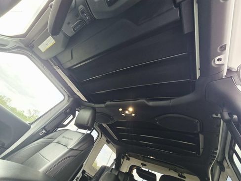 Used 2023 Jeep Wrangler Unlimited Sahara w/ Cold Weather Group image 9