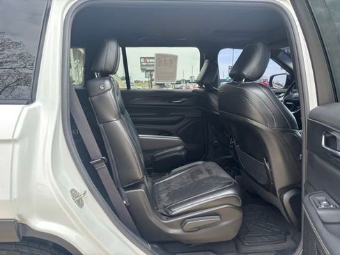 Used 2024 Jeep Grand Cherokee L Altitude AWD/4WD image 15