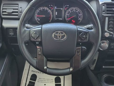 Used 2022 Toyota 4Runner TRD Off-Road AWD/4WD image 10