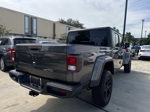 Used 2022 Jeep Gladiator Sport AWD/4WD image 7