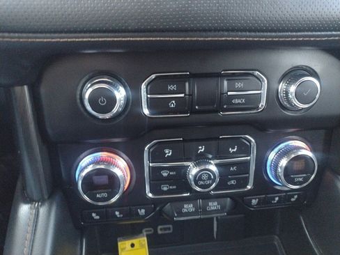 Used 2024 GMC Yukon AT4 w/ AT4 Premium Package image 17