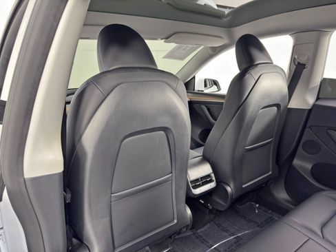Used 2024 Tesla Model Y Long Range image 35