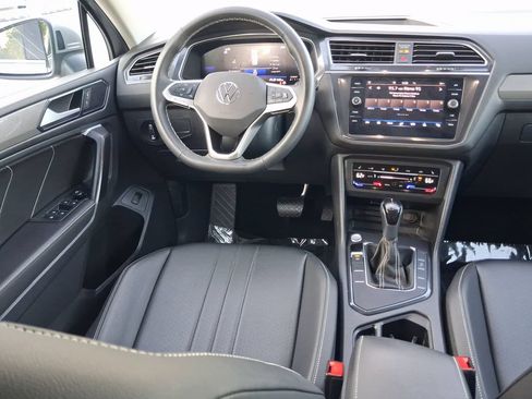 Used 2024 Volkswagen Tiguan SE FWD image 15