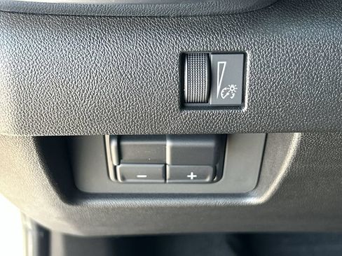 Used 2025 GMC Canyon Elevation RWD image 18