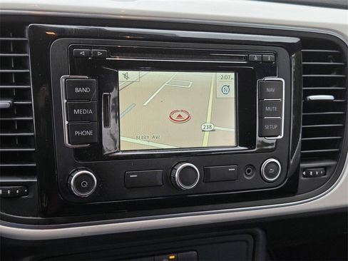 Used 2013 Volkswagen Beetle 2.5 image 19