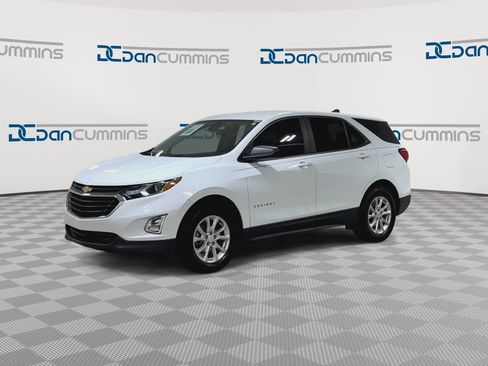Used 2021 Chevrolet Equinox LS w/ LS Convenience Package FWD image 4