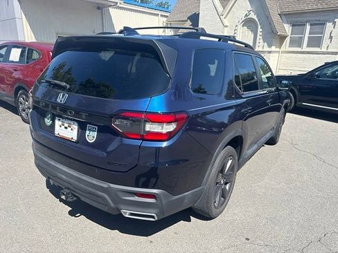 Certified 2023 Honda Pilot Sport image 6