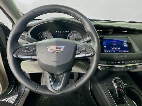 Used 2021 Cadillac XT4 Premium Luxury FWD image 11