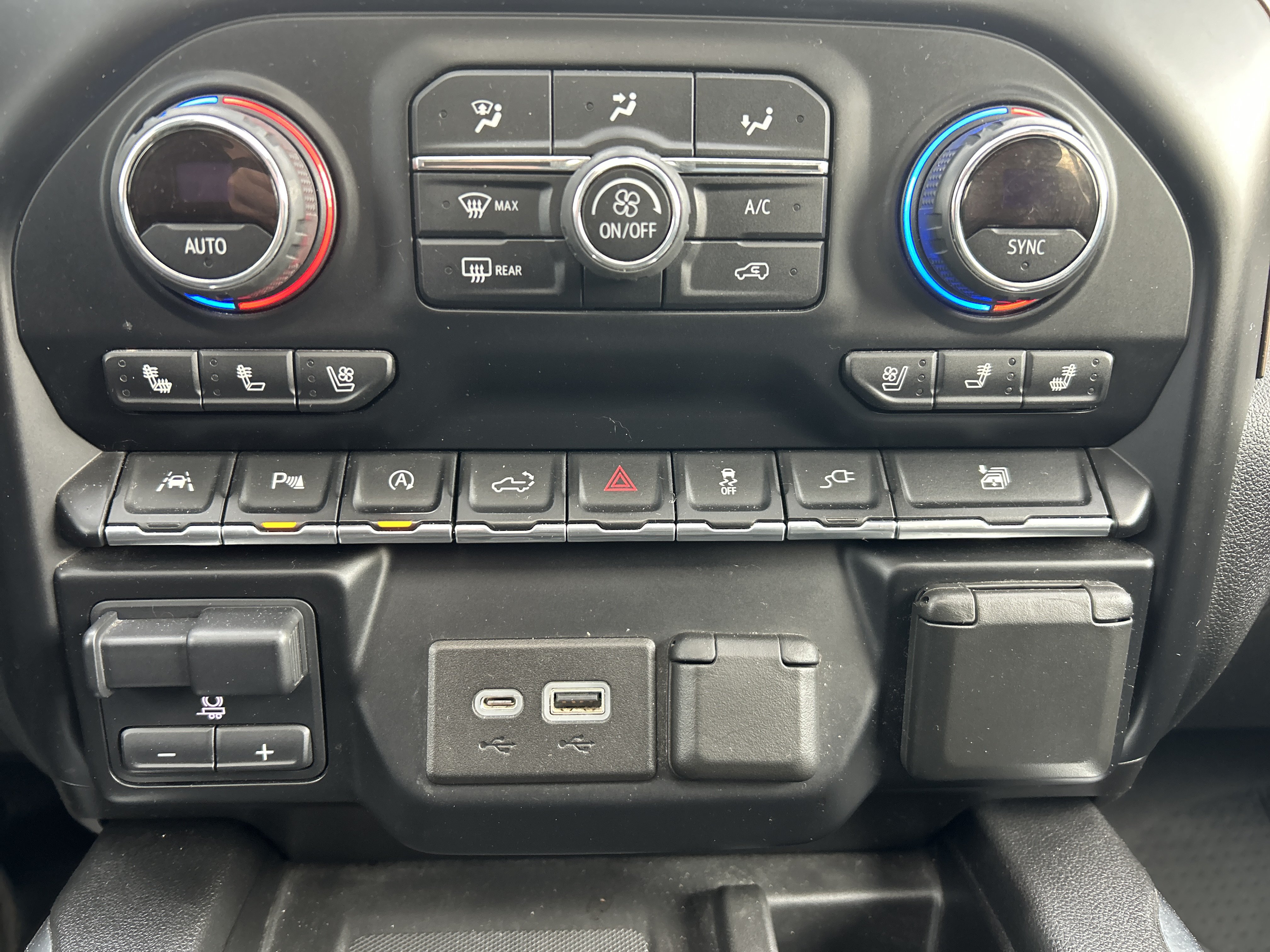 Used 2020 Chevrolet Silverado 1500 High Country w/ Technology Package AWD/4WD image 18
