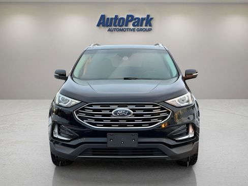 Used 2019 Ford Edge Titanium image 2