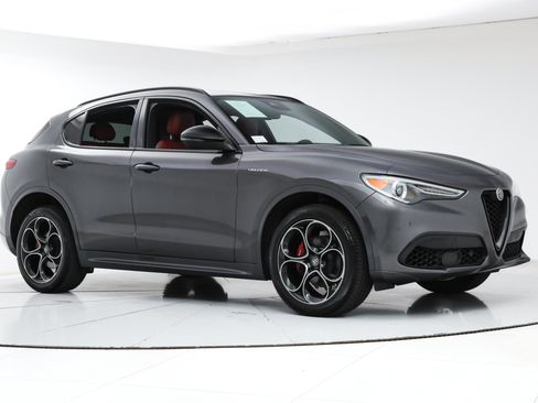 Used 2022 Alfa Romeo Stelvio Veloce AWD/4WD image 7