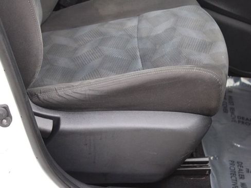 Used 2016 Nissan Rogue SV image 19