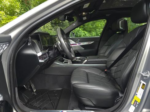 Used 2023 BMW i7 xDrive60 AWD/4WD image 12