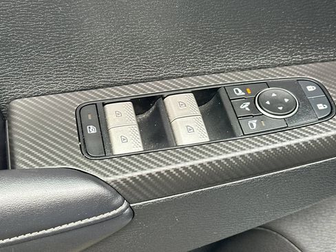 Used 2023 Mitsubishi Outlander 4WD Plug-In Hybrid image 12