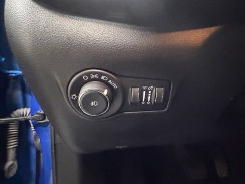 Used 2023 Jeep Compass Latitude w/ Sun and Sound Group AWD/4WD image 24