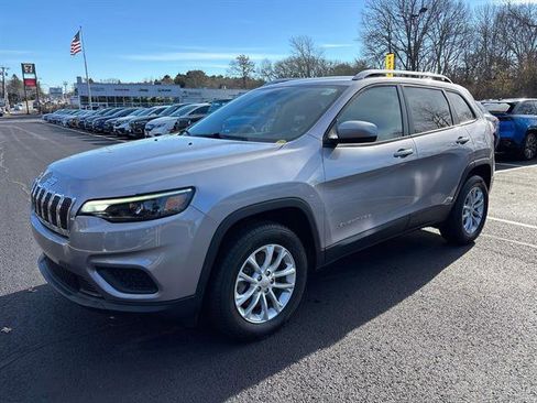 Used 2020 Jeep Cherokee Latitude w/ Cold Weather Group image 5