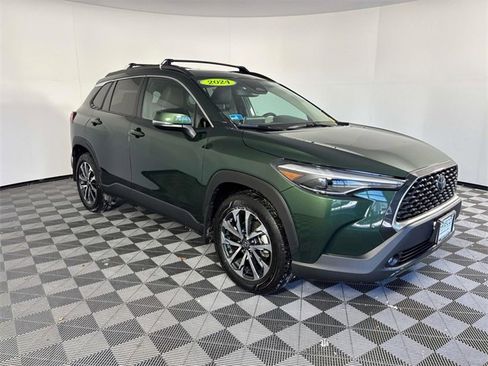 Used 2024 Toyota Corolla Cross XLE image 1