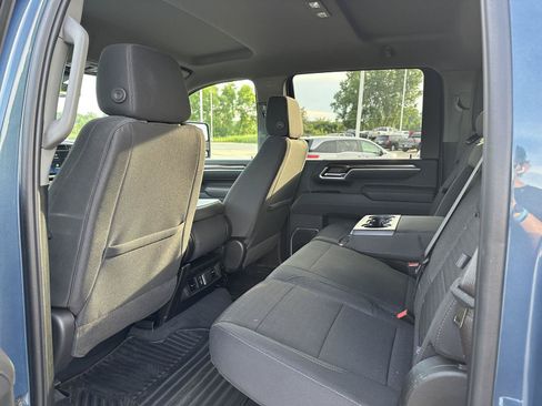 Used 2025 Chevrolet Silverado 2500 LT w/ Convenience Package AWD/4WD image 13