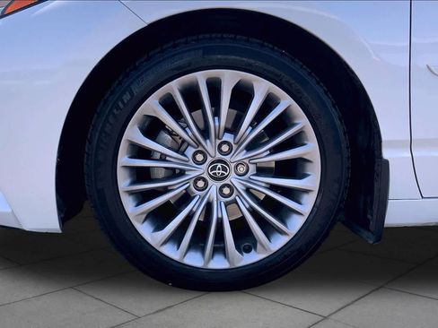 Used 2020 Toyota Avalon Limited FWD image 11