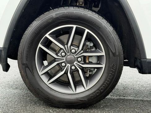 Used 2022 Jeep Grand Cherokee Limited image 18