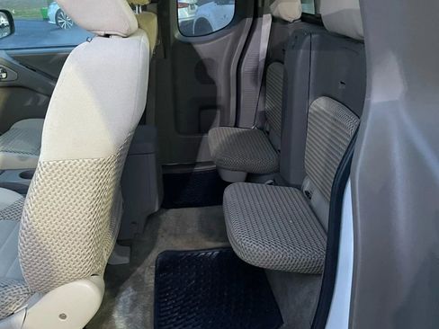 Used 2014 Nissan Frontier SV image 19