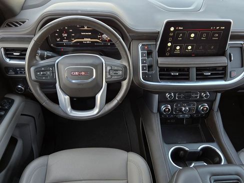 Used 2022 GMC Yukon SLT w/ SLT Premium Package image 12