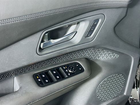 Used 2023 Nissan Ariya FWD image 15