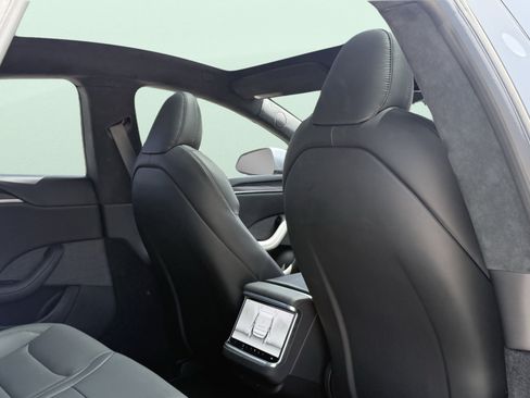 Used 2025 Tesla Model S AWD/4WD image 39